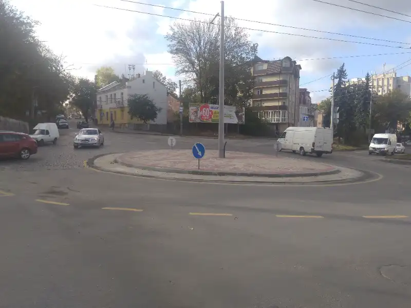 Нове кільце у Тернополі: як змінився рух на перехресті Дружби і Миру
