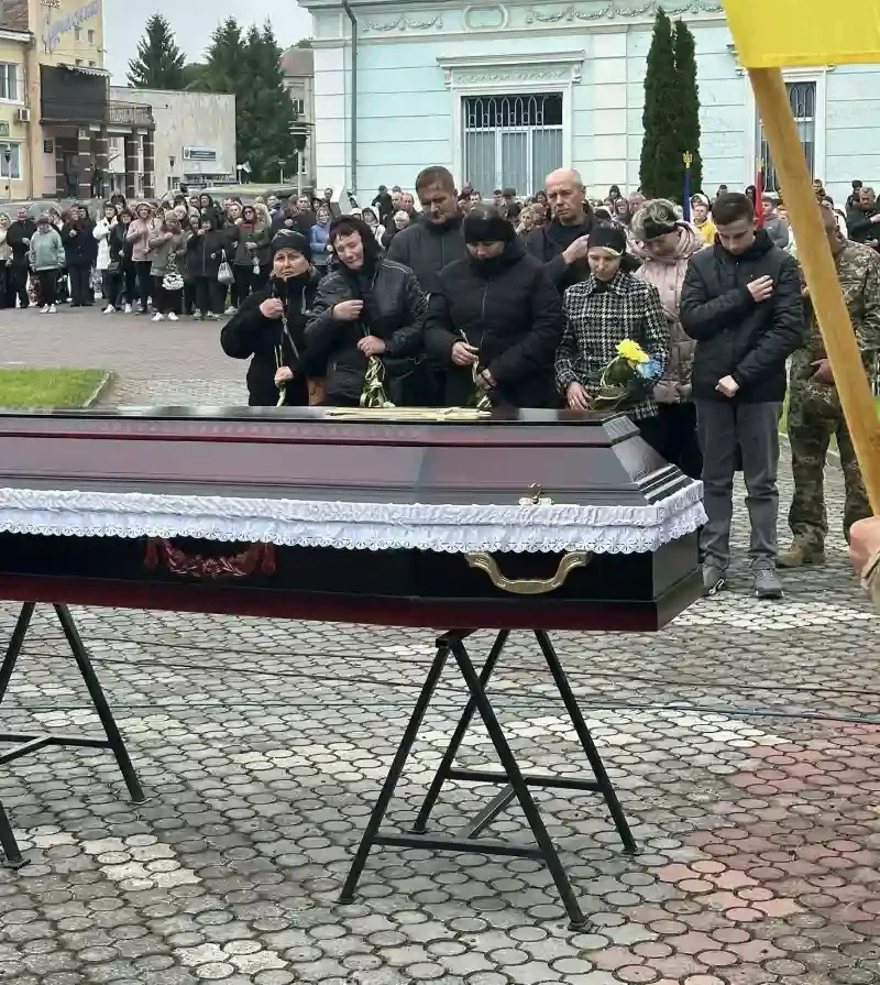 На Тернопільщині попрощались із бійцем, який загинув у день свого 50-річчя