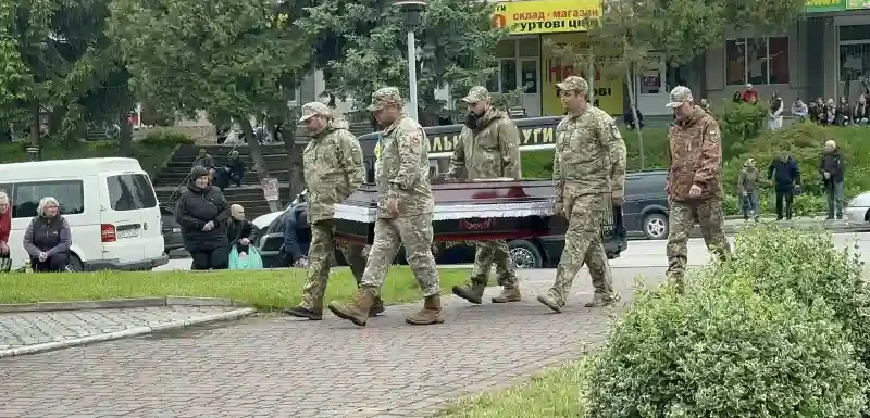 На Тернопільщині попрощались із бійцем, який загинув у день свого 50-річчя