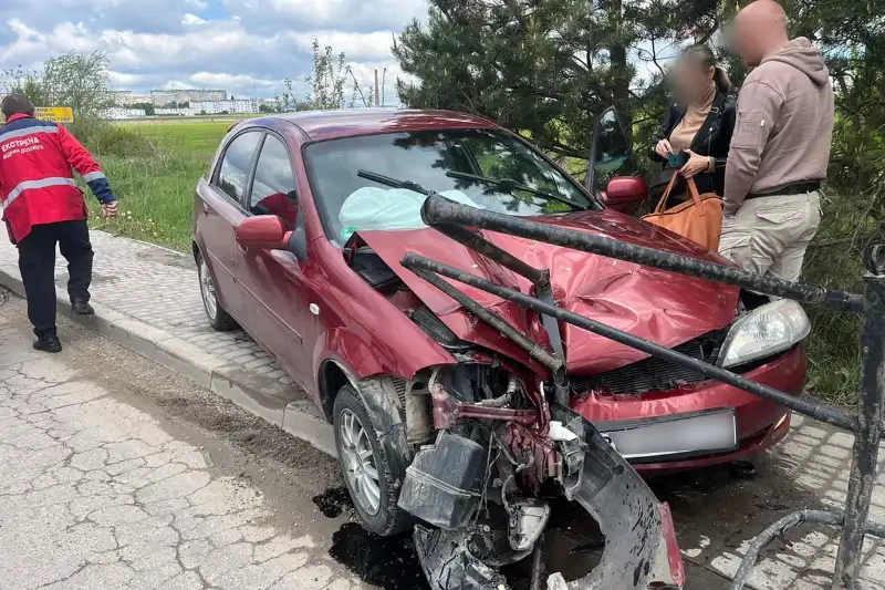 Три постраждалі й понівечене авто: серія аварій сколихнула Тернопільщину Три постраждалі й понівечене авто: серія аварій сколихнула Тернопільщину