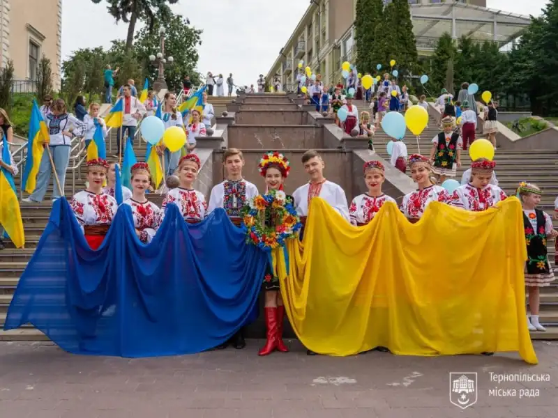 Тернопіль у вишиванках: як місто святкувало День вишиванки 2025 Тернопіль у вишиванках: як місто святкувало День вишиванки 2025