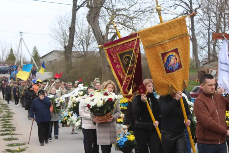 У Кип’ячці навколішки прощались із Віталієм Федуном — командиром, батьком, Героєм