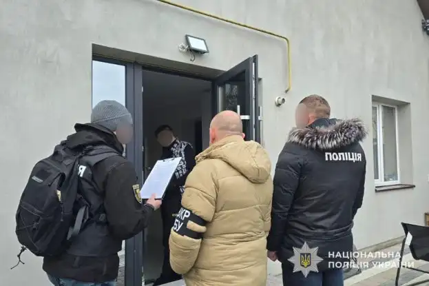 Шахрайство під прикриттям благодійності: на Тернопільщині судитимуть групу, яка продавала авто, призначені для ЗСУ