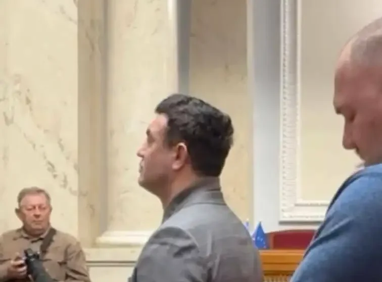 Тищенко знову в парламенті: нардеп повернувся до сесійної зали після пом’якшення запобіжного заходу Тищенко знову в парламенті: нардеп повернувся до сесійної зали після пом’якшення запобіжного заходу
