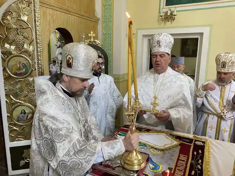 У селі Раштівці освятили новий престіл у храмі Воздвиження Хреста У селі Раштівці освятили новий престіл у храмі Воздвиження Хреста