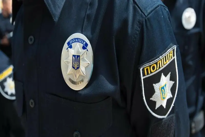 На Тернопільщині підліток виліз на меморіал Герою Небесної Сотні: поліція вже встановила особу
