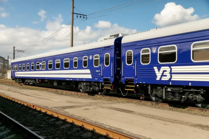 На Закарпатті з рейок зійшли три вагони пасажирського потяга: рух поїздів змінено
